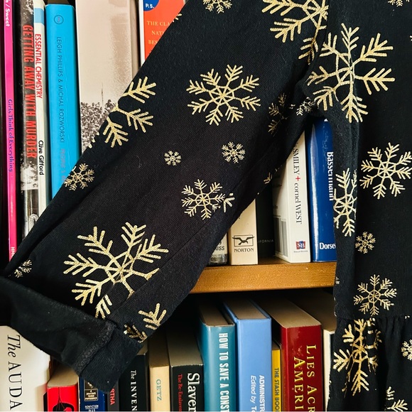 Cat&Jack Black Metallic Gold Snowflakes Holiday Winter Knit Dress, Sz 14 16 - Picture 3 of 8